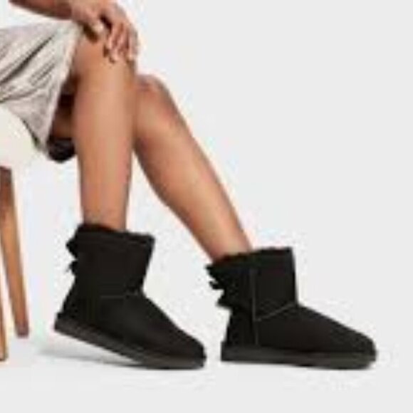 NWT UGG  Mini Bailey Bow Crushed Velvet Boots Size 6 - Picture 1 of 9